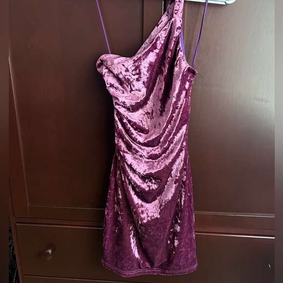 Revolve Corella dress - Picture 3 of 4